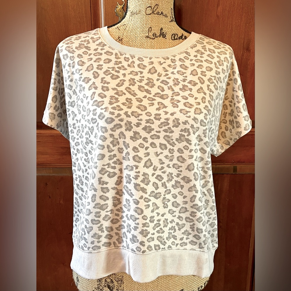 Tek Gear Medium On-the-Go-Gear Gray Cheetah Print Athletic Top